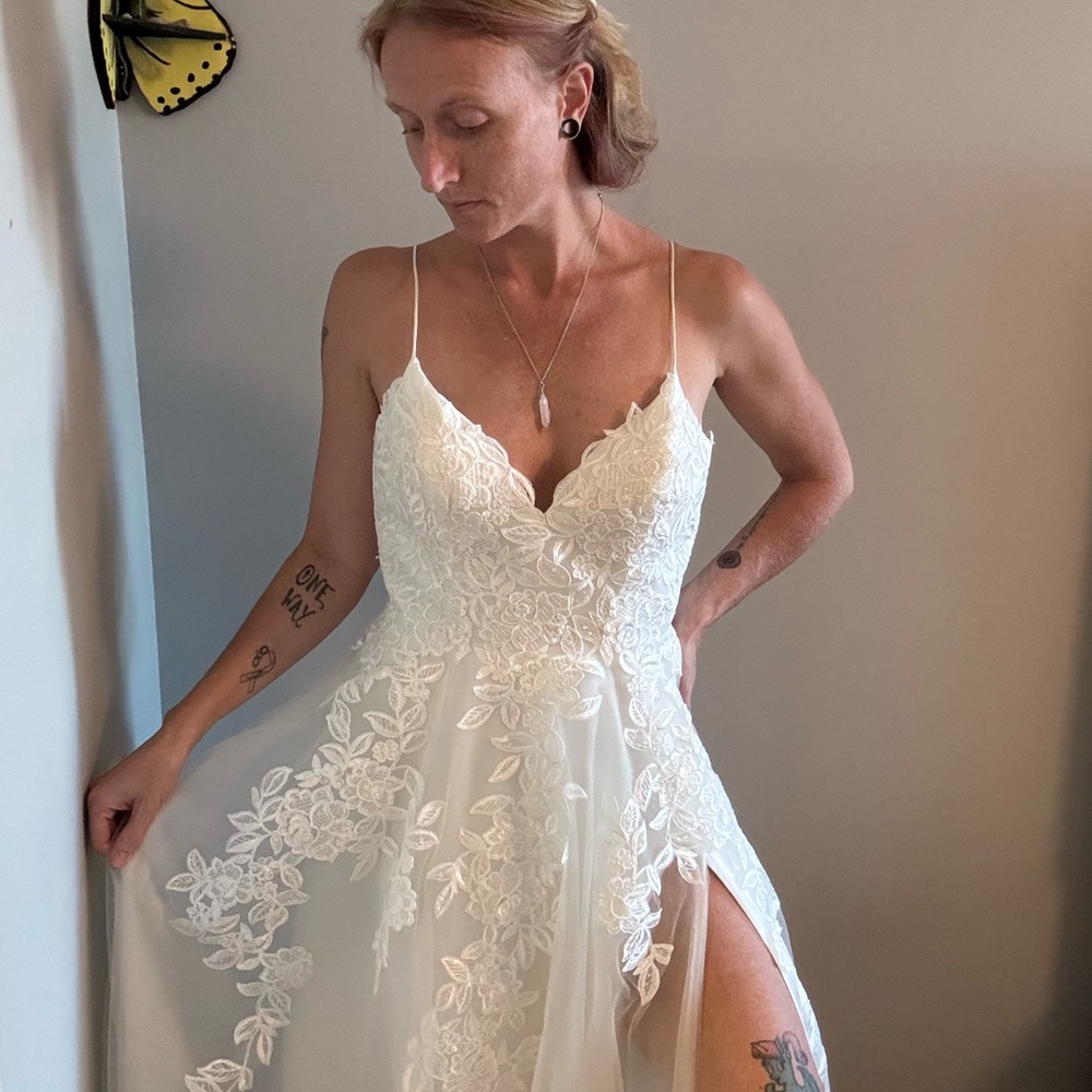 Elegant White Lace Women’s Wedding Dress